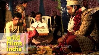 Hindu priest performing Bengali wedding rituals