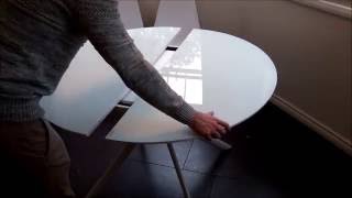 Demonstration of the Tide Round extending glass Table