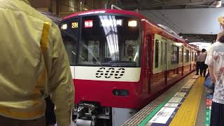 京急名物 特急増結車連結  品川駅にて