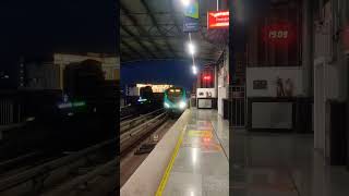 KOCHI METRO ARRIVING AT ERNAKULAM TOWN | YOUTUBE SHORTS