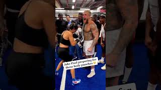 Amanda Serrano getting Jake Paul ready for his fight vs. Nate Diaz 😳