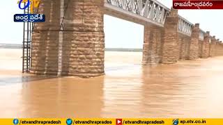 Flood water level rises in Dowleswaram barrage | Rajahmundry