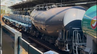 【タキ１両＋コキ６両  川崎車両所出場前試運転（往路）】JR貨物EH200形7号機＋返空タキ14両＋試運転貨車７両が関内駅1番線を通過するシーン（5681レ・高A225・石油返空）2025.2.8