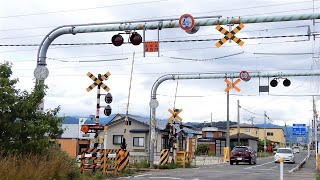 【踏切】山形新幹線 JR奥羽本線　警標がぶら下がった門型踏切 (Railroad crossing in Japan)