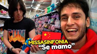 DOUGLAS REACCIONA A El dia que FUI A OTRO PAÍS solo a COMPRAR VIDEOJUEGOS PIRATAS! - MISSASINFONIA