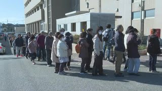 Japan: People line up for supplies at quake relief centre | AFP