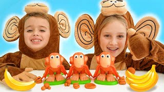 يلعب فلاد ونيكي مع Monkey See Monkey Poo - قصة لعبة ممتعة