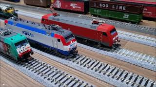 한국철도 모형 HO Scale 8200호대와 원형 BR-152 비슷한 E483 리미트 무궁화객차 견인 주행 영상