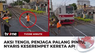 Lakukan Aksi Berbahaya Penjaga Palang Pintu Kereta Api Dirujak Warganet tvOne Minute