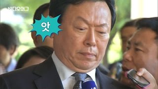 [VIDEOMUG] 갑자기 날아온 종이 다발 '봉변'…검찰 출석한 신동빈 롯데그룹 회장 / SBS