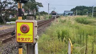 東北本線白坂駅近くの踏切で撮影 普通列車と貨物列車