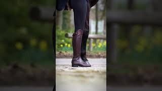 Schwarze oder braune Reitstiefel? Black / brown #ridingboots #reitstiefel #ariat #equestrianstyle