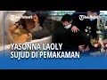 Tangis Yasonna Laoly Pecah hingga Bersujud di Batu Nisan saat Pemakaman Sang Istri