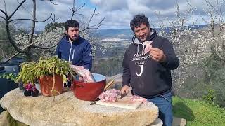 Autóctonos vamos a ir picando el cabrito para la fiesta de mi cumpleaños.