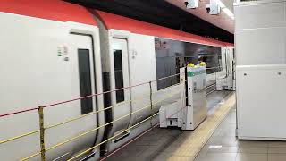 E259系横クラNe020編成+横クラNe017編成・成田空港第１ターミナル駅発車