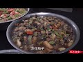 工地新来人，民工食堂今天任务大，食堂大厨做饭菜的手您看抖不抖？