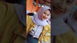 Jilbab SMA buka kancing