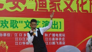 枫枫上台给父老乡亲们献唱，一首原创歌曲嗨翻全场，燕子听陶醉了