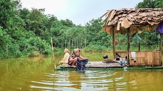 suasana di desa dayak, kehidupan perempuan dayak bakumpai, mancing di atas rakit, masak telur ikan