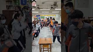 靜電變弱？全班牽手摸萊頓瓶(Static electricity weakens? whole class touches Leyden jar)-四幸丸老師的理化科學Vlog#物理#理化