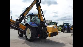 2018 McConnel PA6570T hedge cutter