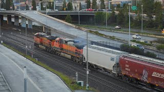 Sunrise Trains At 21st Street (With BNSF 1050)