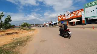 แยกอินโดจีนในเมืองลาว ที่นี่เรียกว่าแยกเซโนมีร้านขายปิ้งไก่เยอะมาก