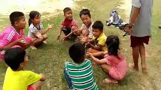 ល្បែងលាក់កន្សែង/ Happy time with the Cambodian kids