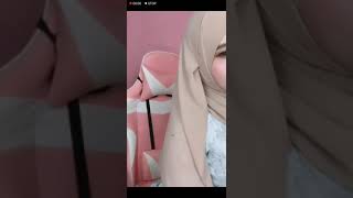 Yana Sakura Buka Baju
