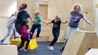 Trénink Parkouru pro rodiče s dětmi - parkourová hala In Motion Academy