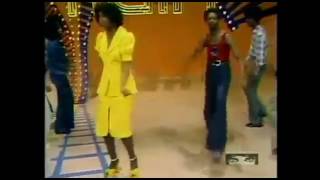 Soul Train Line Dance to Jungle Boogie 1973