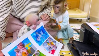 Monkey Pupu and Poki help Mom print photos to decorate the house