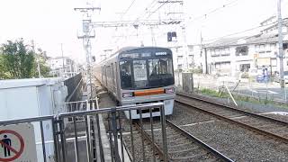 阪急京都本線　摂津市駅2号線から大阪メトロ66系普通が発車　1号線を1300系準急が通過