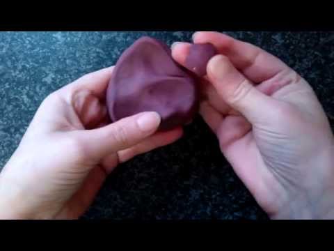 How to make deep burgundy wine fondant icing by The Cake Tower How to make deep burgundy wine fondant icing by The Cake Tower
