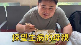 The extras visited his sick mother and ate her lunch box [Zhang Er] #comedy #food #streetfood