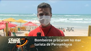 Bombeiros procuram no mar turista de Pernambuco