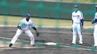 20110215　北谷　試合前シートノック中の佐伯２