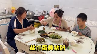 5元买一扇猪肝，媳妇中午做盐焗蛋黄猪肝，卖相不太好吃着还不错