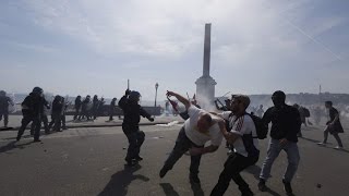 Renzi a Napoli, il video degli scontri sul lungomare