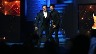 Salman Khan and Shahrukh Khan In a Award Show | Star Guild AWARD