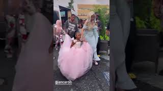 Cardi B and her family arriving at Kulture’s birthday party 🎂 #cardib