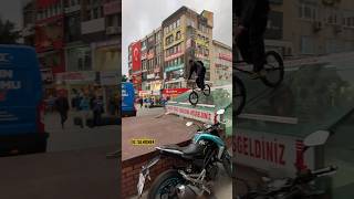 Kırılacak camın üstünden böyle bisikletle indim 🤯 #bisiklet  #youtubeshorts #bike #bmx #shorts #fun