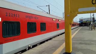 🚂12697 Chennai Central to Tiruvananthapuram Weekly Super Fast Express Departure Chennai Central (2)