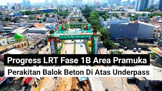 progress LRT jakarta fase 1b area pramuka perakitan balok beton tepat di atas underpass pramuka