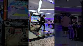 You got a call from work but you're at the arcade #dancerush_stardom #midnight #shuffledance