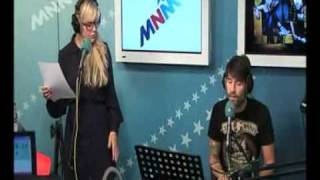 Sean Dhondt & Eline De Munck - "Somebody That I Used To Know" cover at MNM (Belgian national radio)