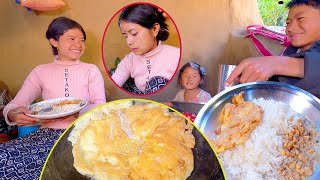 I am cooking for my sister \u0026 brother || sumnima Rai cooks egg fry and rice for the family || village