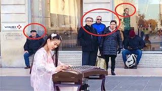 中国女子国外街头“征服”老外！古筝版《云宫迅音》太惊艳，老外：终于领教中国民乐魅力