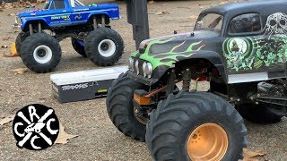 Driveway Retro Monster Truck Racing With The Traxxas DTS-1: Grandma Digger vs Bigfoot vs USA-1