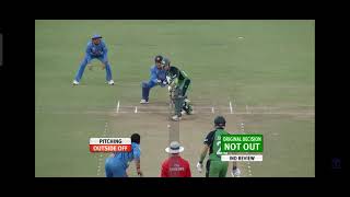 MS Dhoni only one appealing for LBW in the team.. Surprised Yuvraj Singh